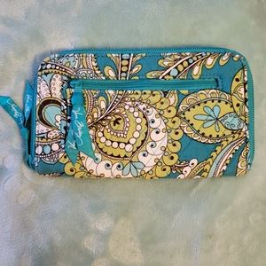 Vera Bradley zip up wallet